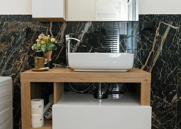 In Centro Arredato Con Stile Con Parcheggio Riservato