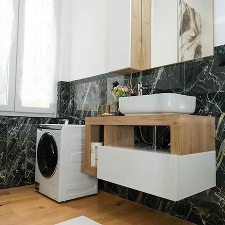 In Centro Arredato Con Stile Con Parcheggio Riservato Apartamento Génova