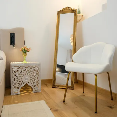 In Centro Arredato Con Stile Con Parcheggio Riservato *