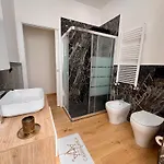 Appartement In Centro Arredato Con Stile Con Parcheggio Riservato