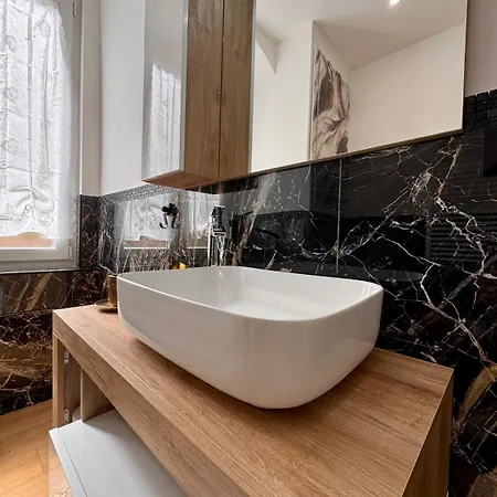 In Centro Arredato Con Stile Con Parcheggio Riservato * Генуя